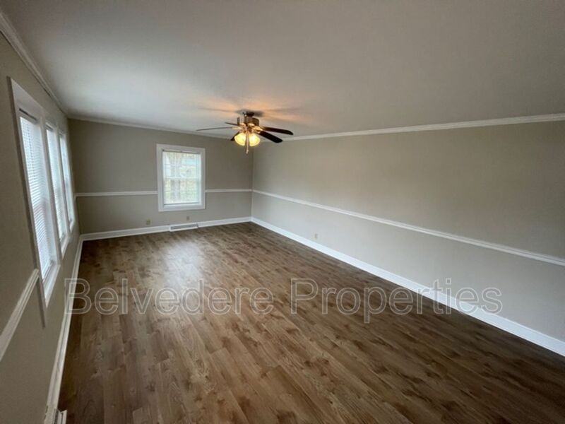 804 Graylyn Dr - Photo 3 of 13