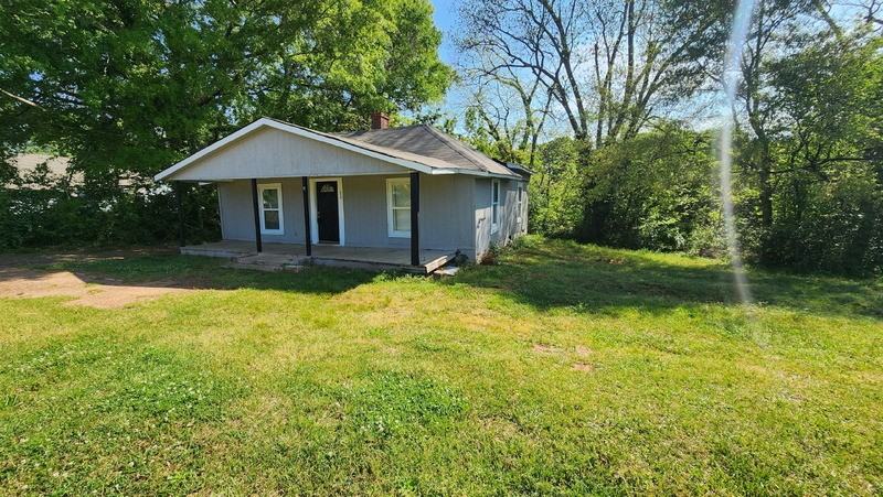 218 Irving Ave - Photo 3 of 18