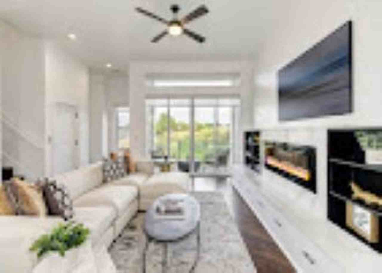 6035 W Oaks Blvd - Photo 2 of 5