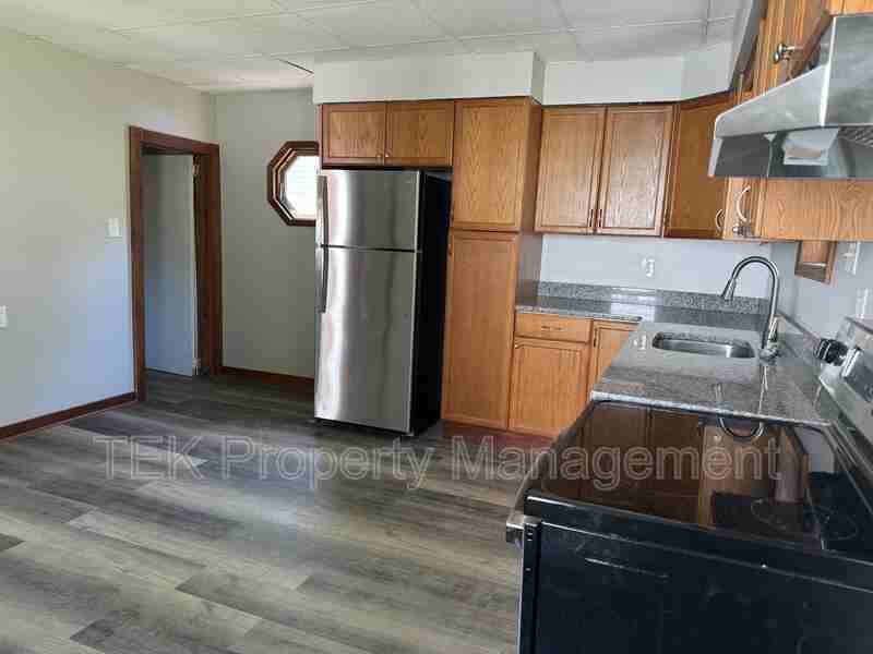 126 Parsells Ave - Photo 5 of 17