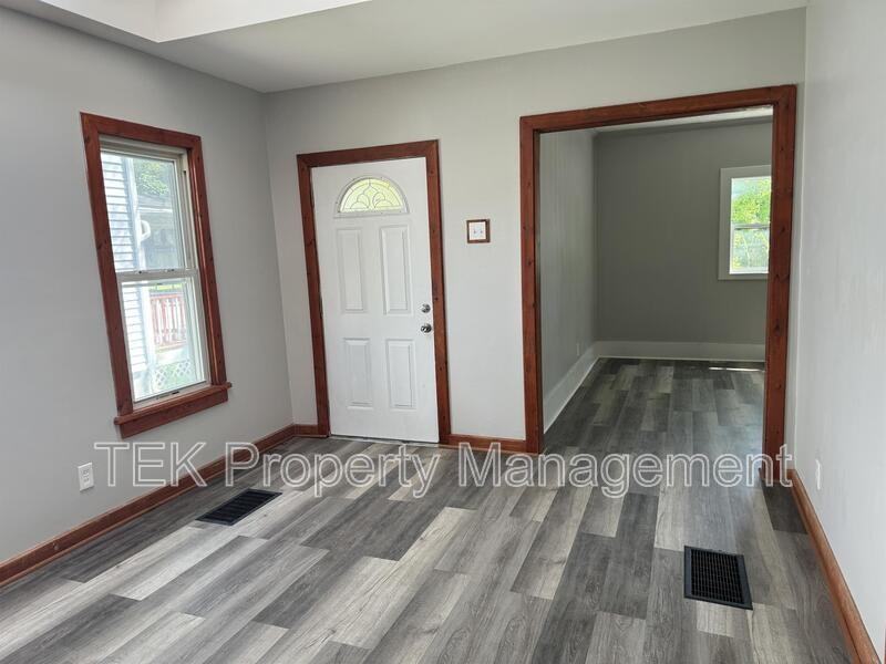 126 Parsells Ave - Photo 7 of 17