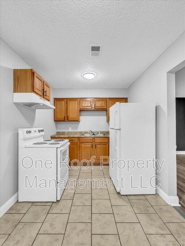 2003 Chateau Dr - Photo 2 of 24