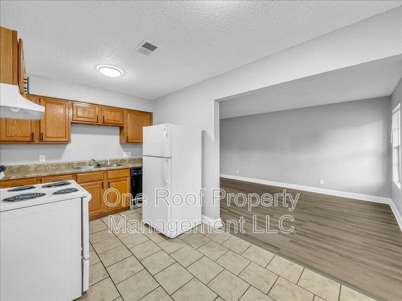 2003 Chateau Dr - Photo 3 of 24