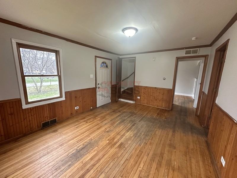 15801 Turner Ave - Photo 2 of 14