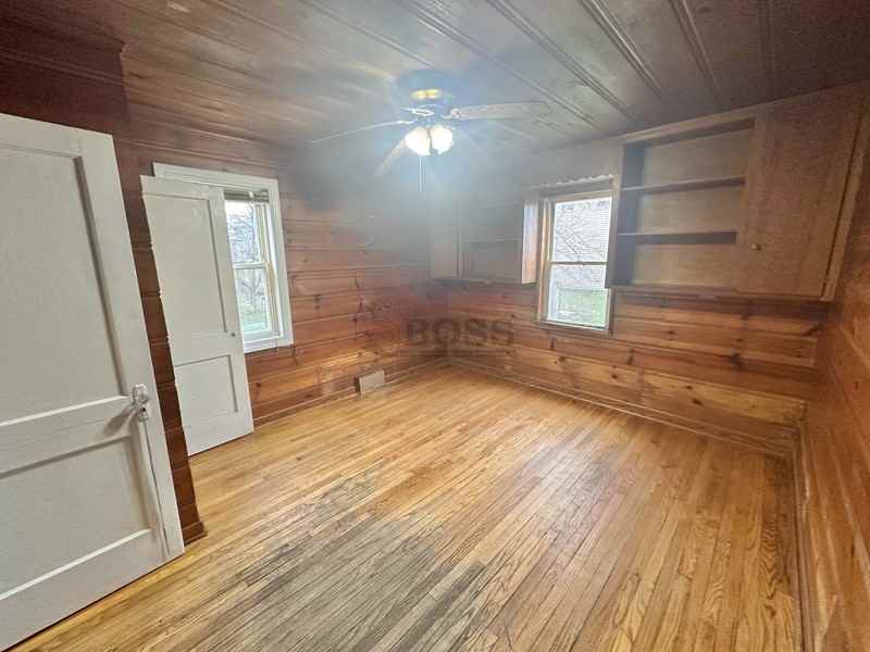 15801 Turner Ave - Photo 3 of 14