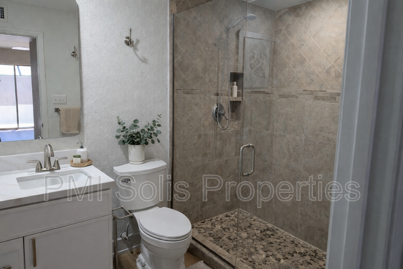 18036 N 45th Ave - Photo 5 of 23