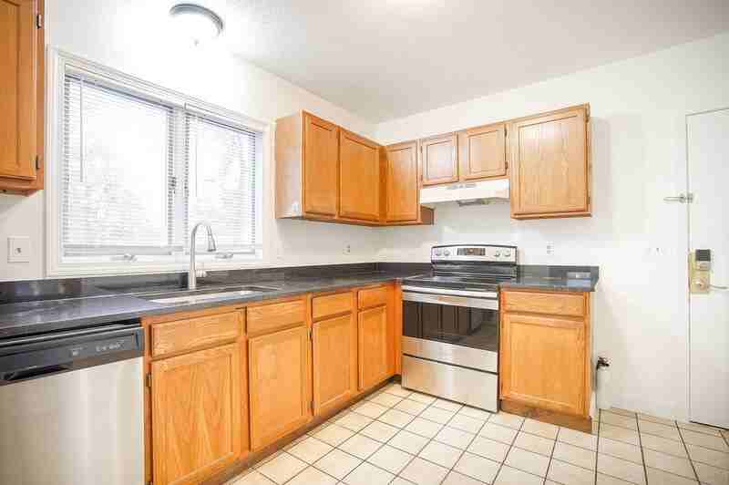 888 Saint James Ave - Photo 2 of 16
