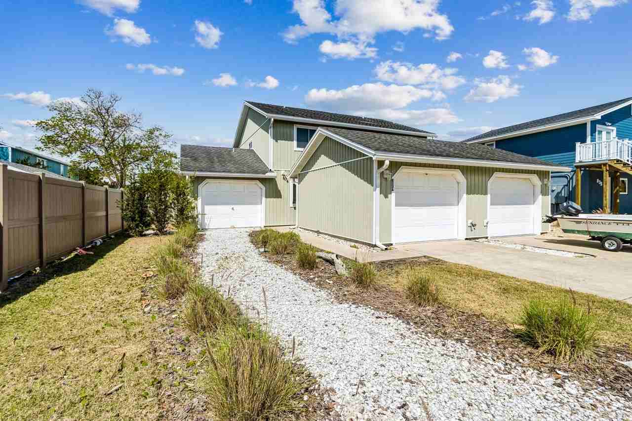 833 Mary St - Photo 2 of 22