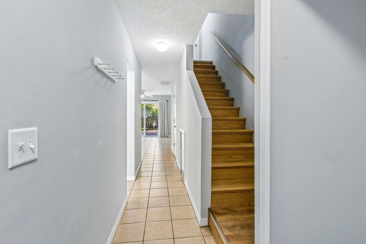 833 Mary St - Photo 4 of 22