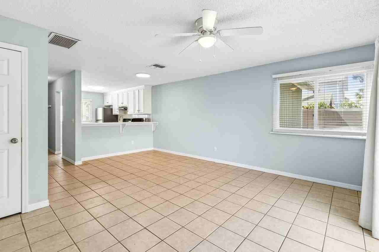 833 Mary St - Photo 6 of 22