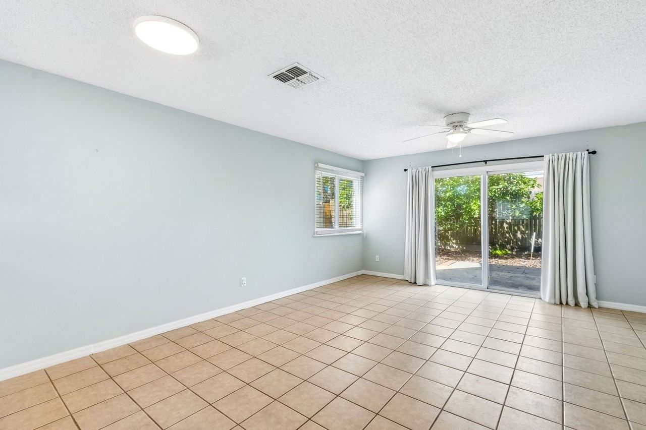 833 Mary St - Photo 7 of 22