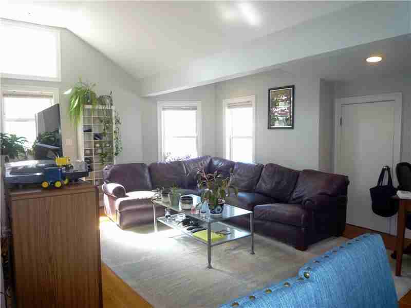 11 Richardson Ter - Photo 2 of 16