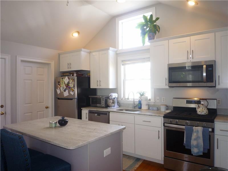 11 Richardson Ter - Photo 6 of 16