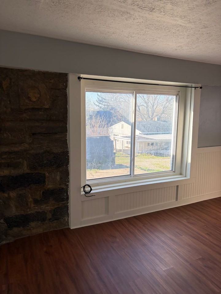 403 Henry St - Photo 3 of 10