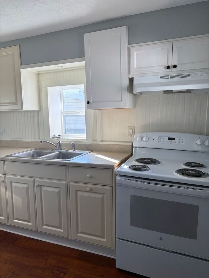 403 Henry St - Photo 5 of 10