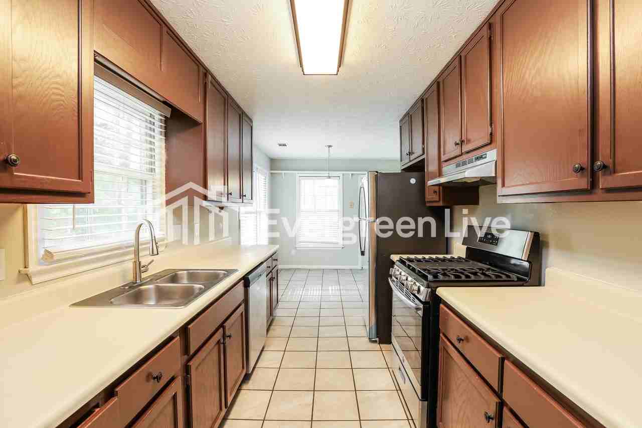 1018 Megcole Ct Sw - Photo 6 of 11