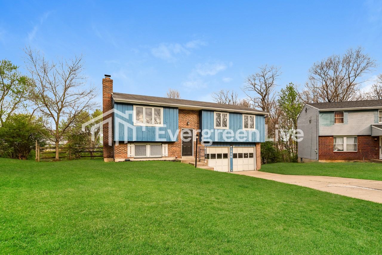 1346 Hartwood Dr - Photo 2 of 15