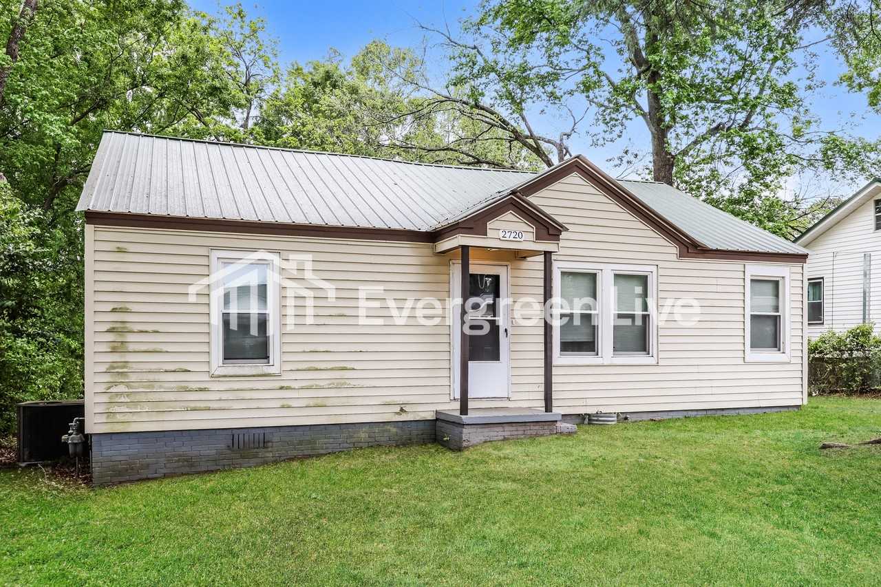 2720 Fleming Dr - Photo 2 of 15