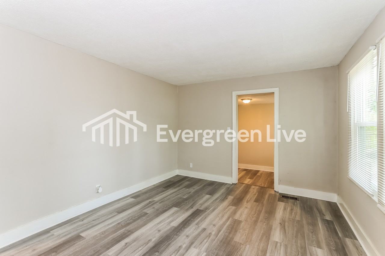 2720 Fleming Dr - Photo 3 of 15