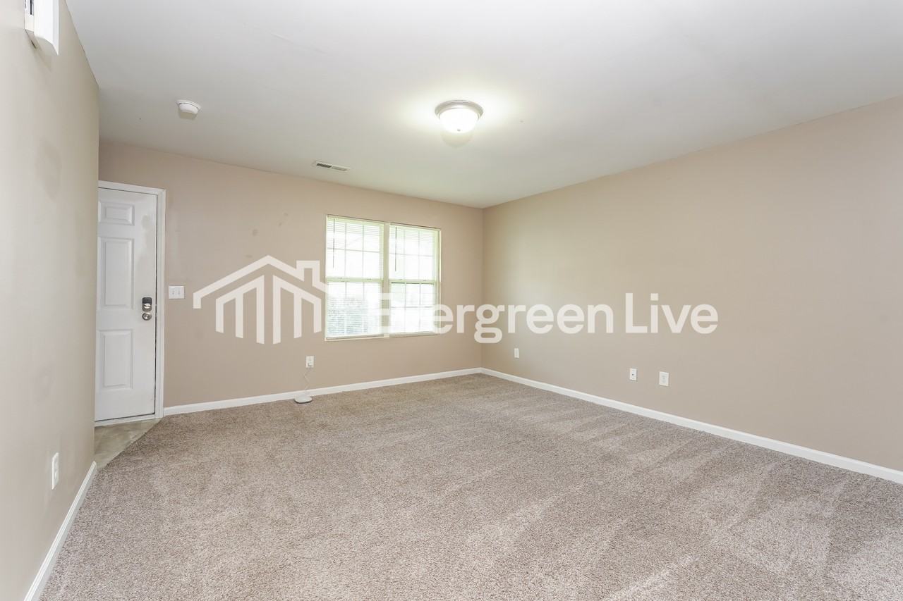 364 Kendall Dr - Photo 2 of 15