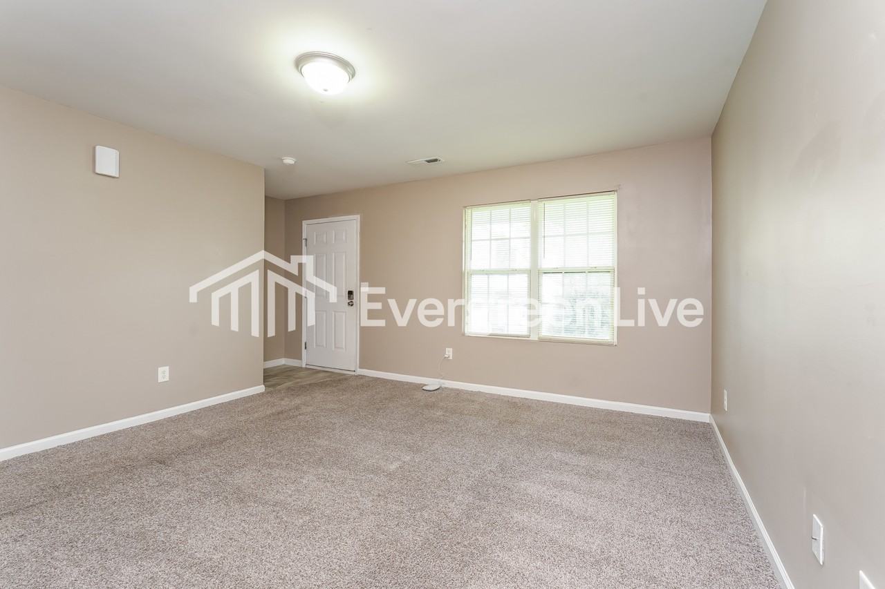 364 Kendall Dr - Photo 3 of 15
