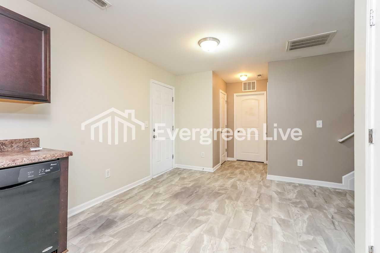 364 Kendall Dr - Photo 4 of 15