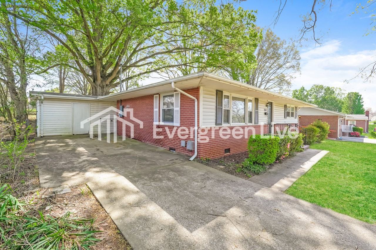 2831 Emerson St - Photo 2 of 15
