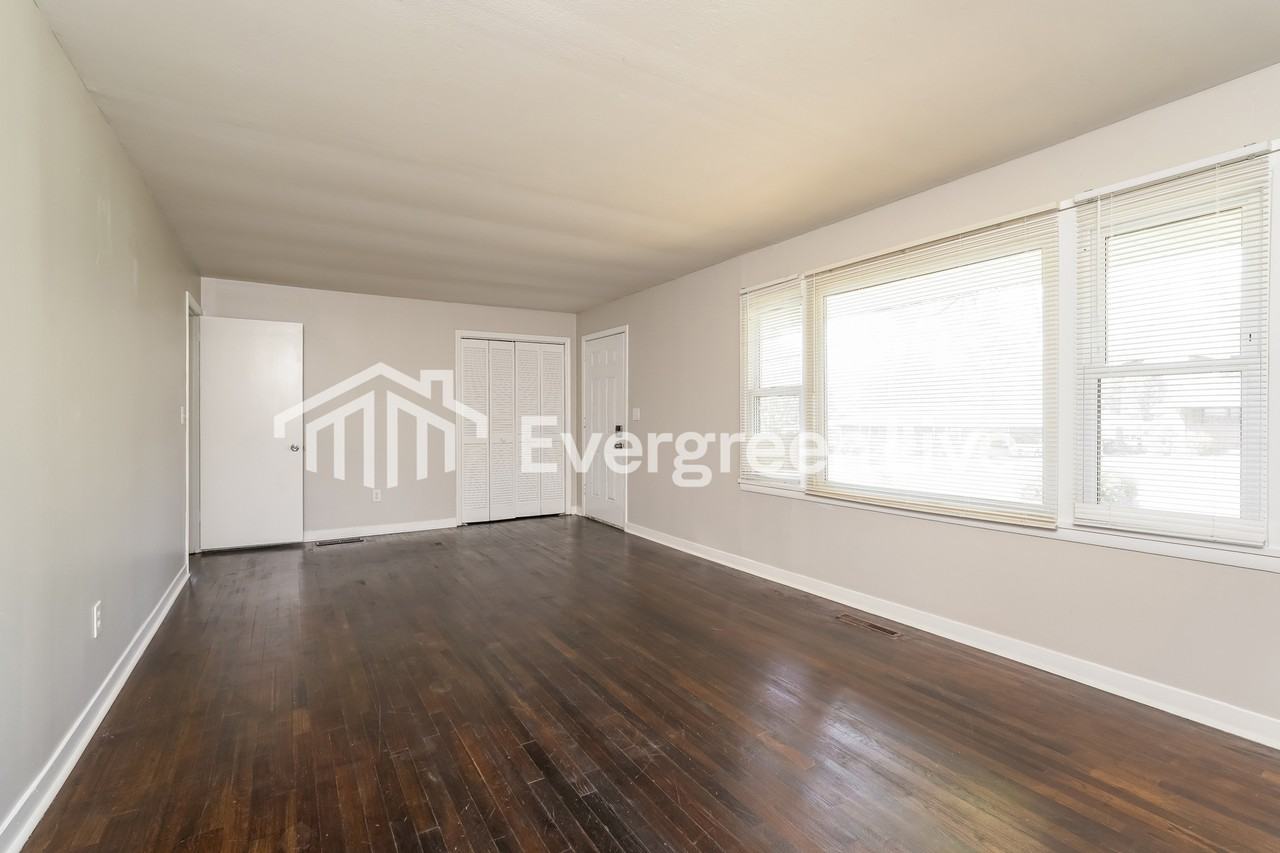 2831 Emerson St - Photo 3 of 15