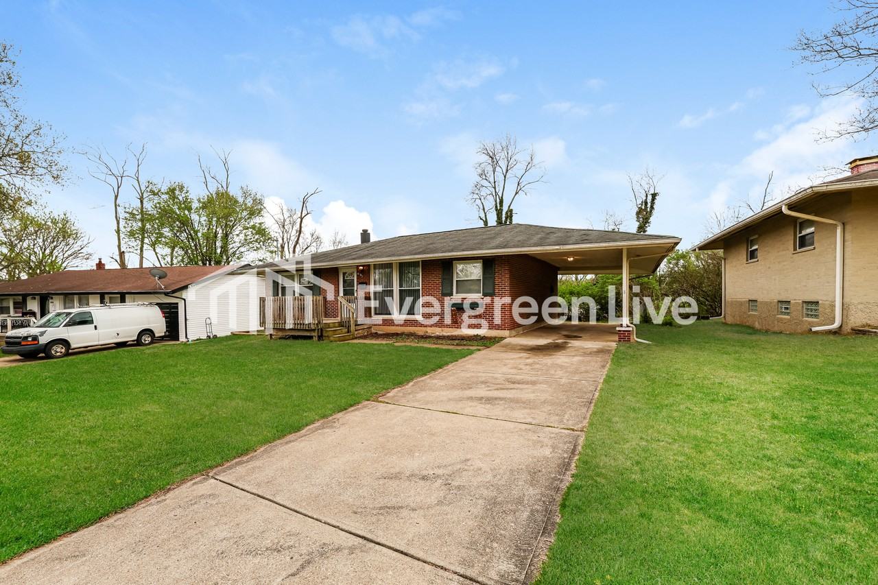 697 Cranford Dr - Photo 2 of 15