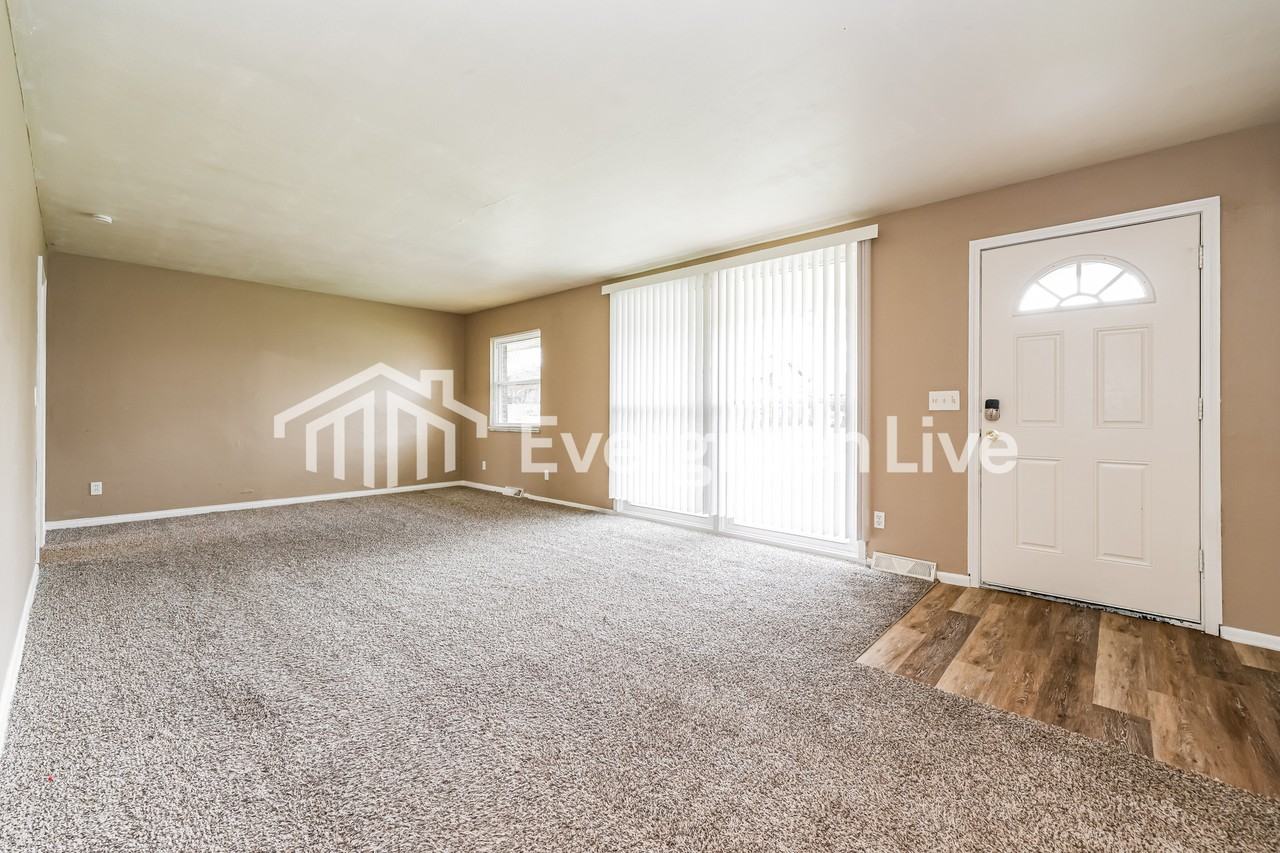697 Cranford Dr - Photo 3 of 15