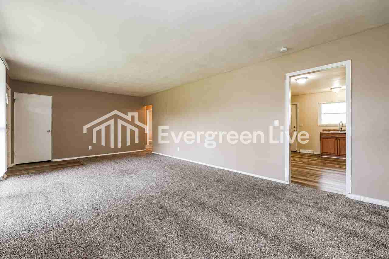 697 Cranford Dr - Photo 4 of 15