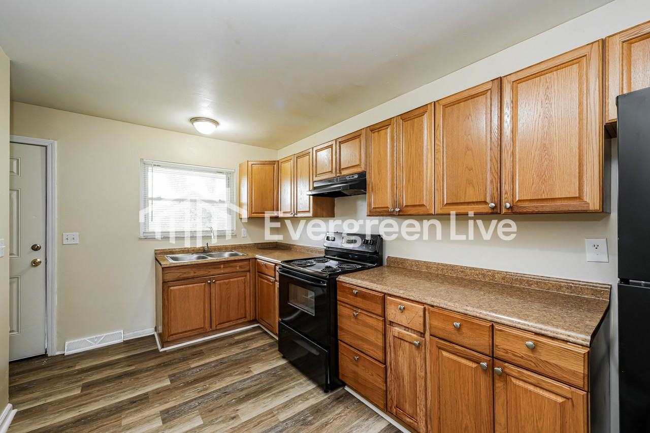 697 Cranford Dr - Photo 5 of 15