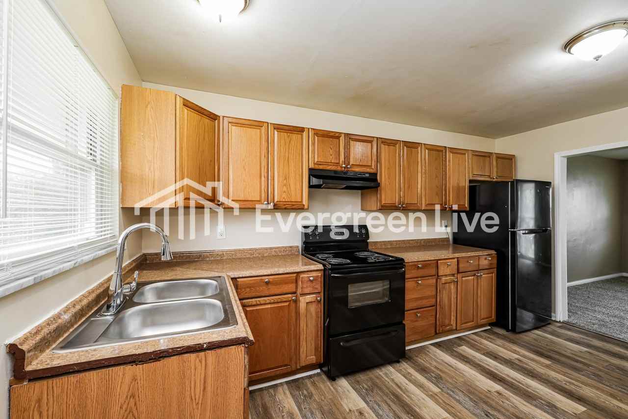 697 Cranford Dr - Photo 6 of 15