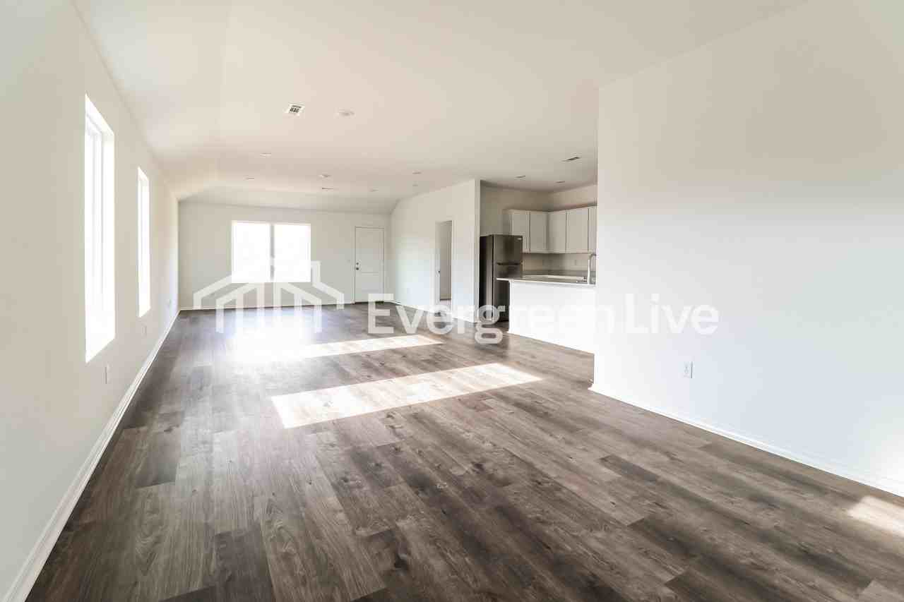 7024 Potomac Trl - Photo 4 of 15