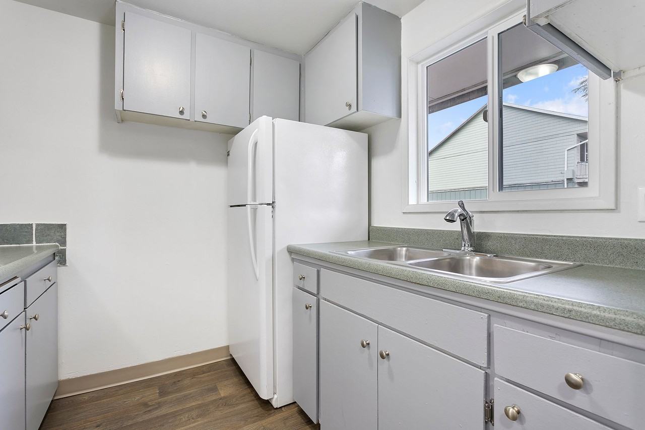 Fairway Apartments - Photo 4 of 33