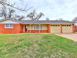 featured image of 900 Westwood Dr