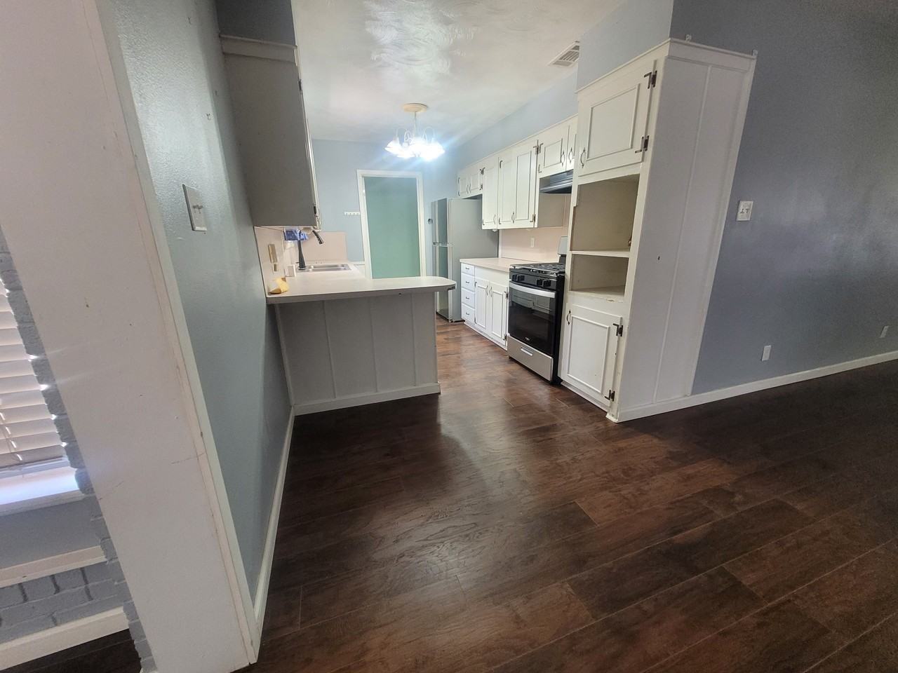 900 Westwood Dr - Photo 5 of 12