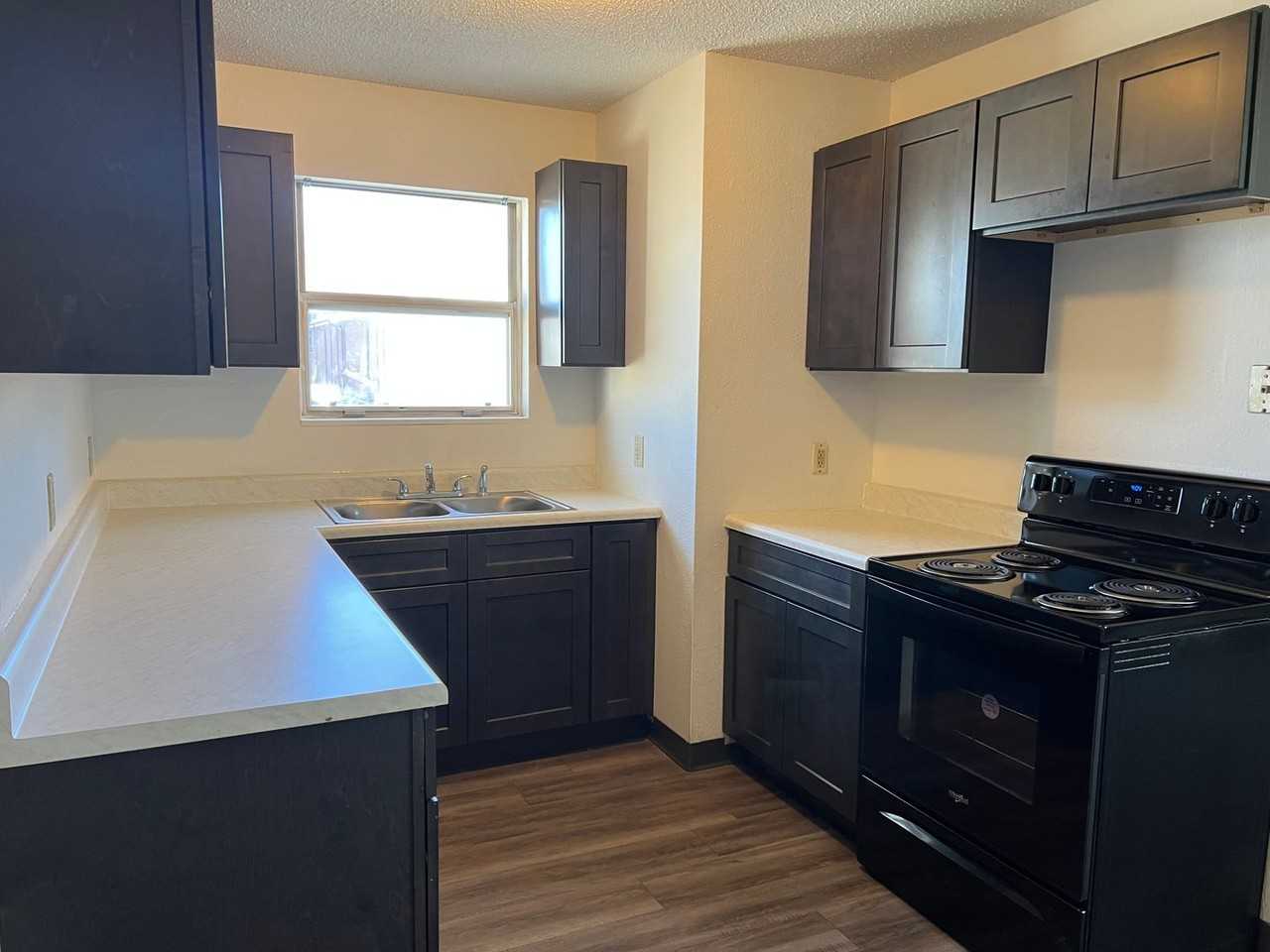 1636 N National Ave Apt B - Photo 2 of 8