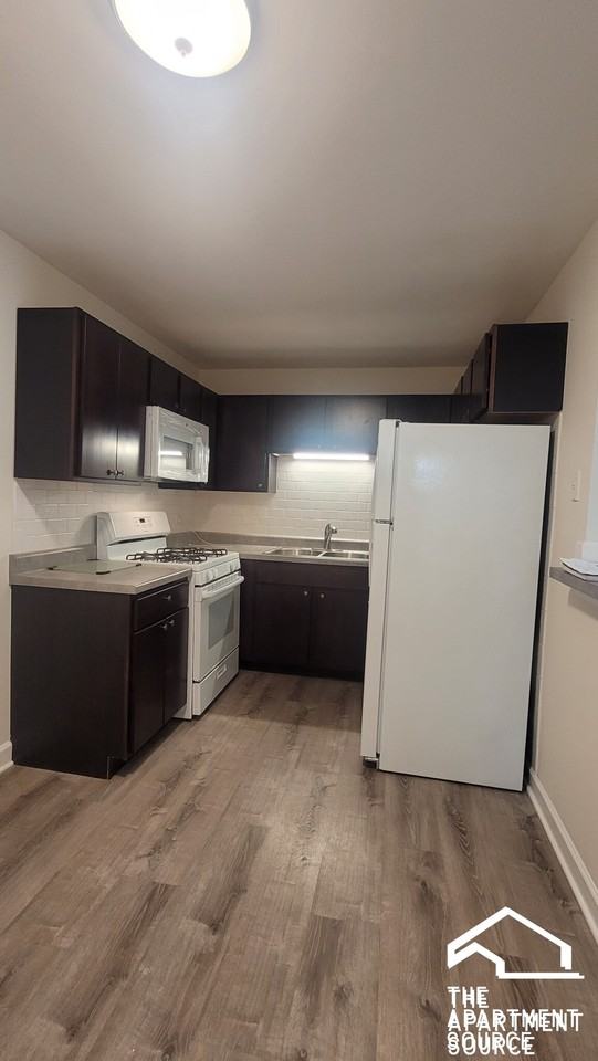 1039 College Ave #10E - Photo 2 of 25