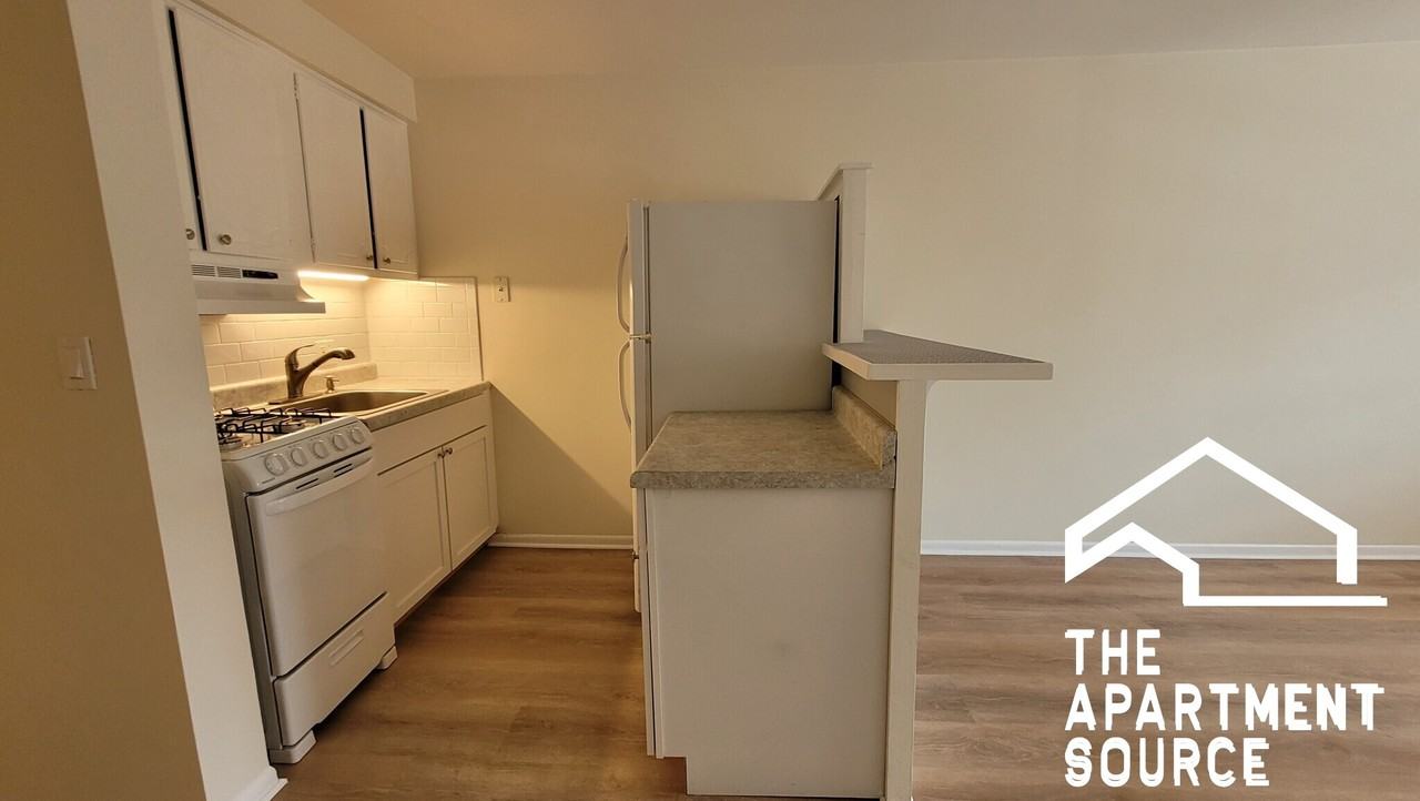 1039 College Ave #10E - Photo 4 of 25