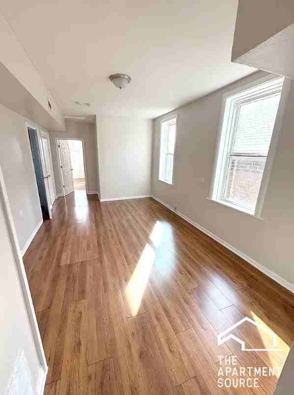 8444 S Buffalo Ave #2 - Photo 2 of 8