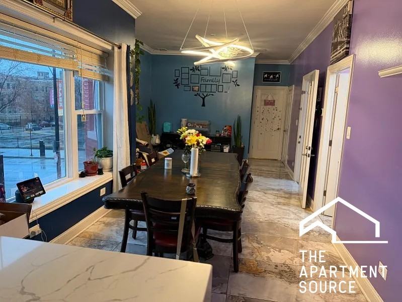 6712 N Clark St #2 - Photo 2 of 9