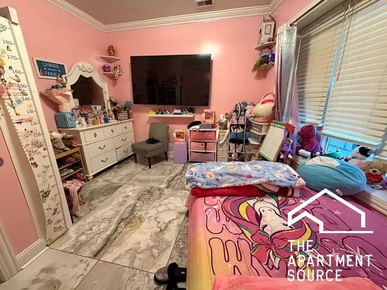 6712 N Clark St #2 - Photo 7 of 9