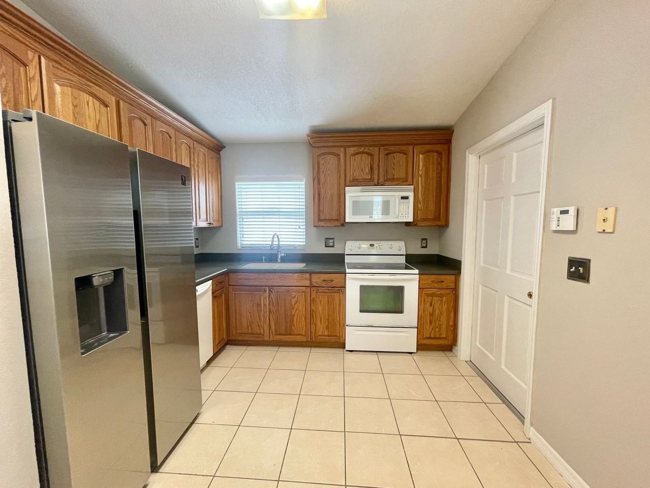 1063 Sugarberry Trl - Photo 5 of 24