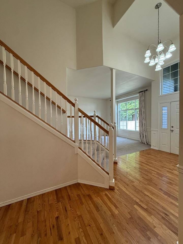 2907 Ne 196th St - Photo 4 of 26
