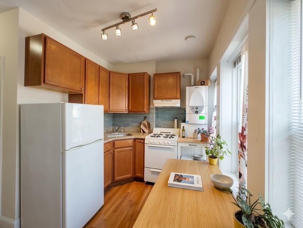 1056 Cambridge St #3F - Photo 2 of 6