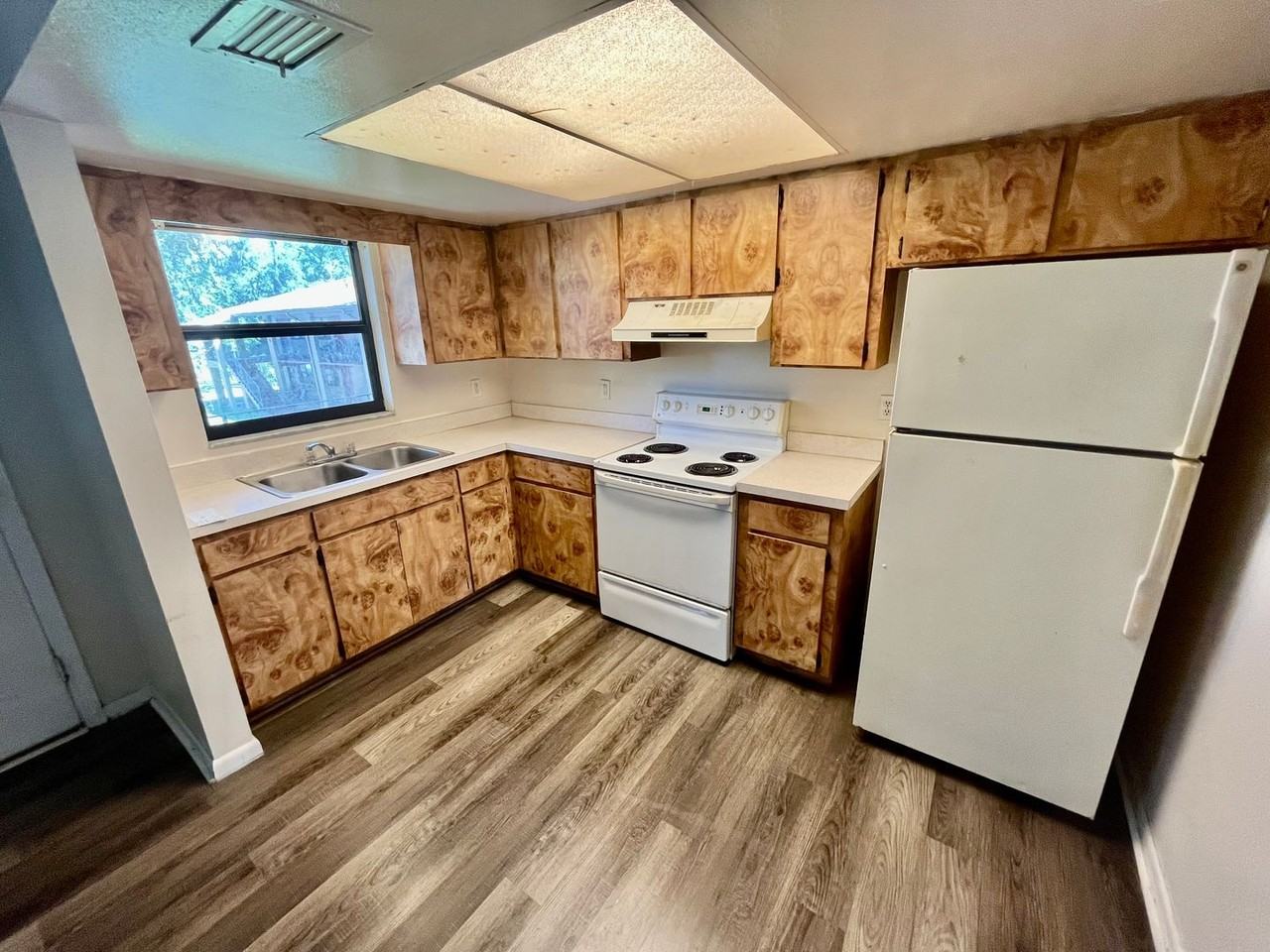 519 N Morgan Ave - Photo 2 of 5