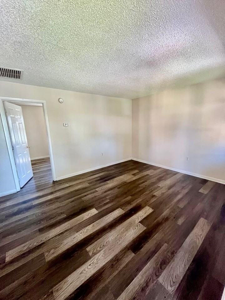 519 N Morgan Ave - Photo 4 of 5