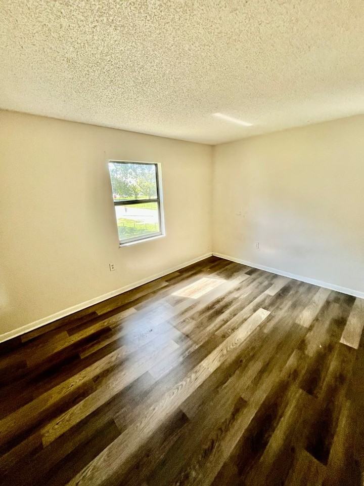 519 N Morgan Ave - Photo 5 of 5