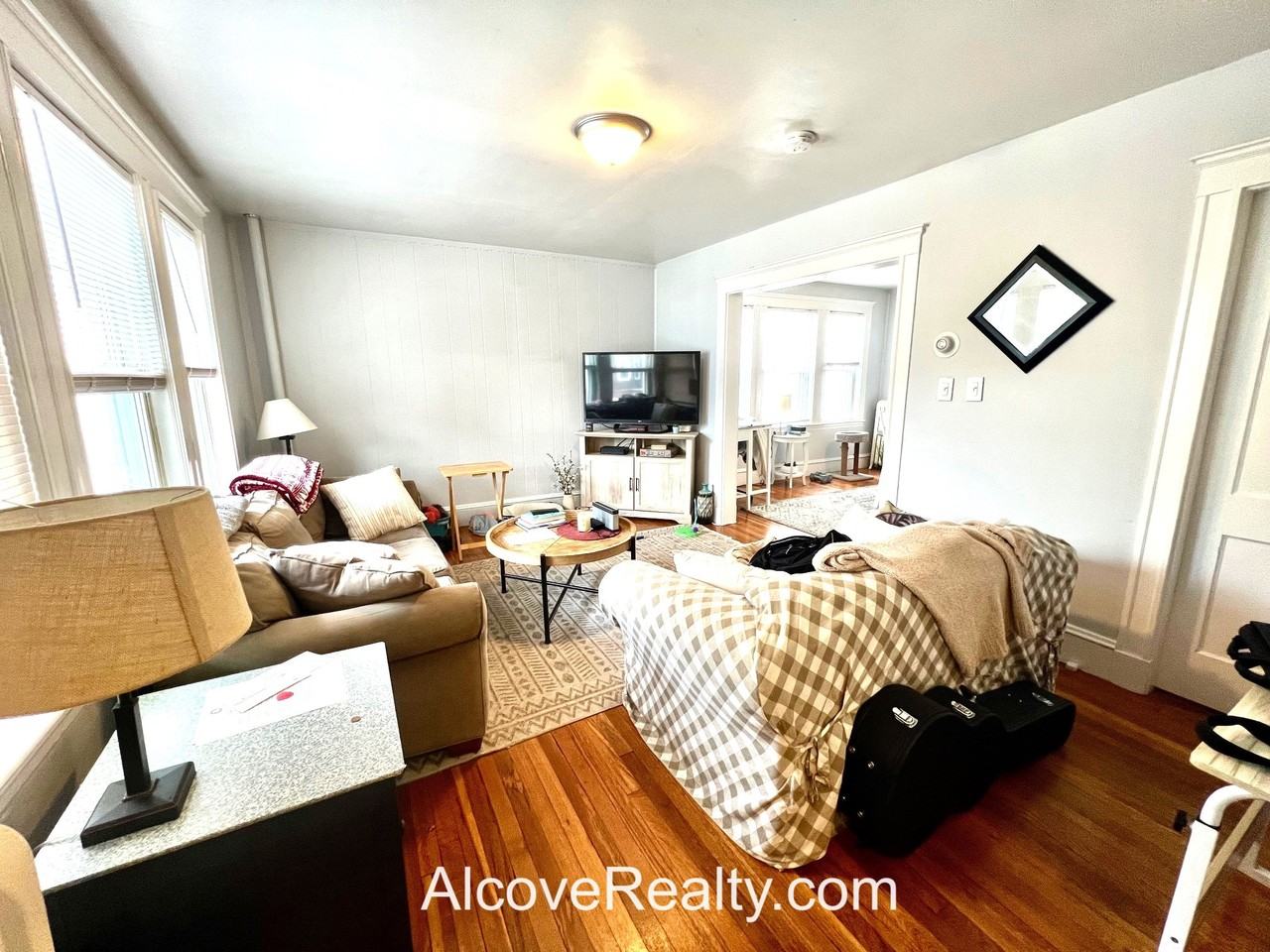 39 Sterling Street - Photo 3 of 14